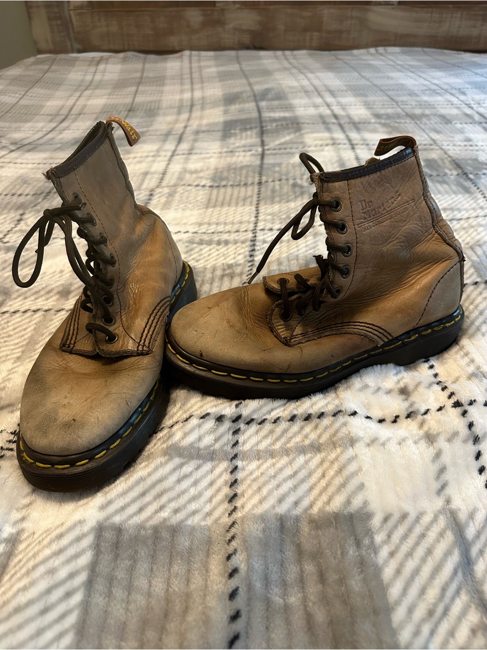 Dr. Martens Vintage Made in England 9 Eye Tan Leather Boots Women’s Size 6
